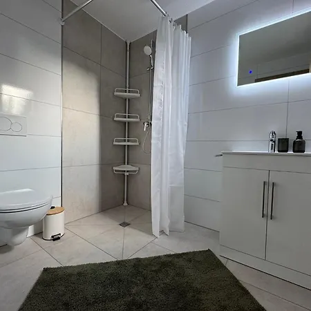 Rheiner Wohlfuehlsuite Mit Garten 아파트 라이네