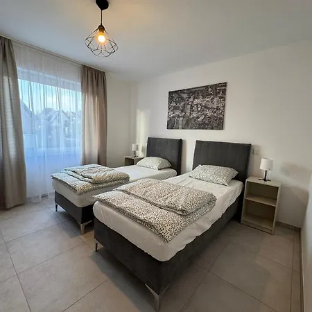 Rheiner Wohlfuehlsuite Mit Garten 아파트