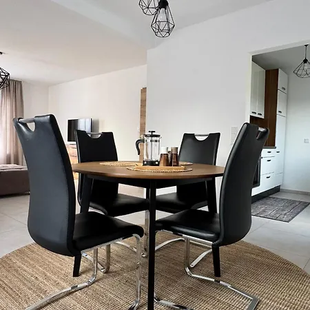 Rheiner Wohlfuehlsuite Mit Garten 아파트 라이네